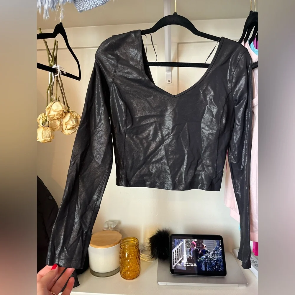 lululemon athletica Black Long Sleeve Crop Top - Picture 1 of 5